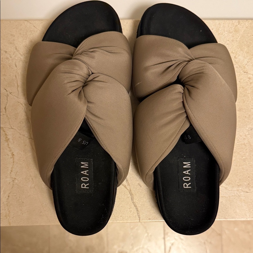 ROAM Women's Brown Knotted Slippers